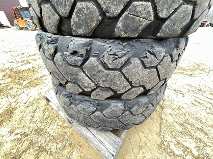 #7539-•-set-of-(4)-firestone-brand-telehandler-tires-on-rims-image-10