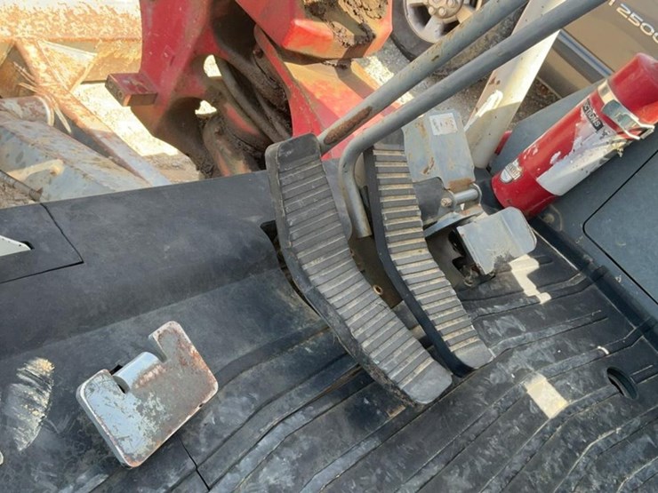 2017-takeuchi-tb240-image-17