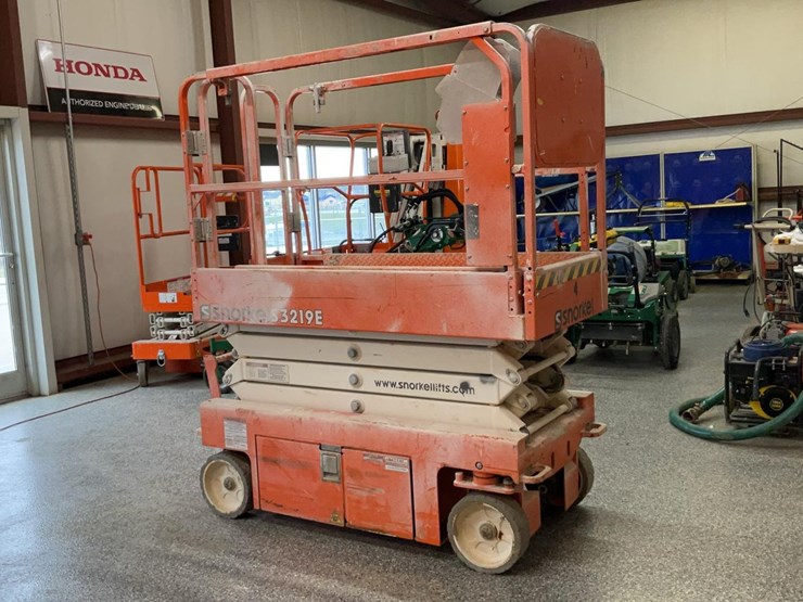 #411-•-2019-snorkel-19'-scissor-lift-image-3