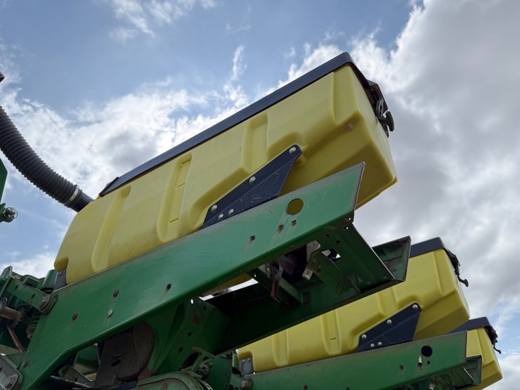 john-deere-1720-image-39