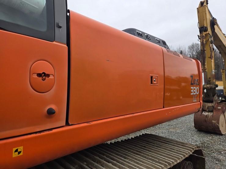 hitachi-zx330-lc-image-33