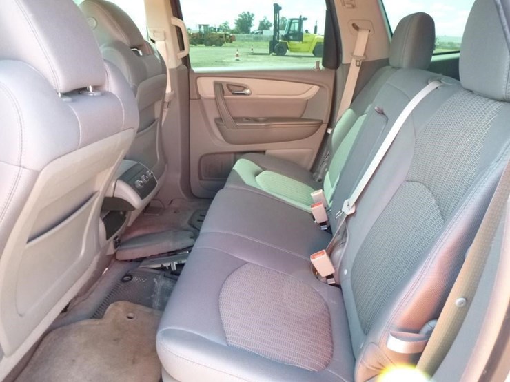 2015-chevrolet-traverse-image-13