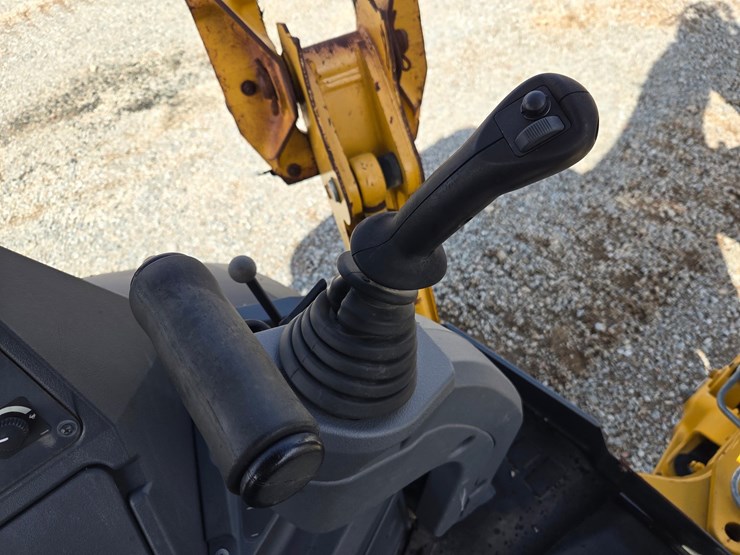 2019-deere-310-image-63