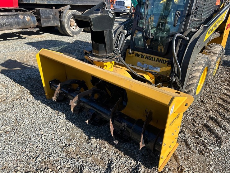 new-holland-l216-image-10