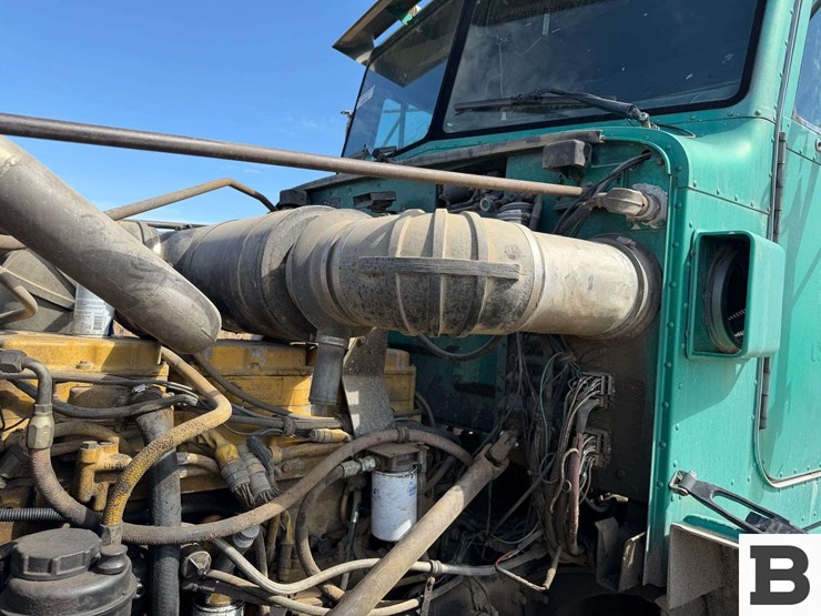 1990-peterbilt-377-image-32