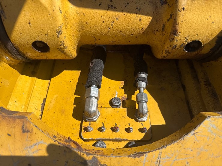 caterpillar-325-image-19