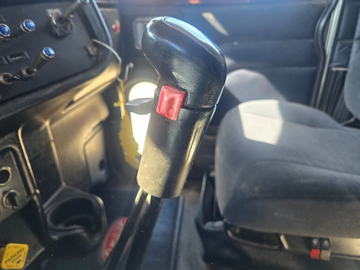 2005-peterbilt-379-image-71