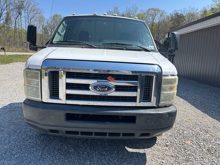 2011-ford-e450-image-2