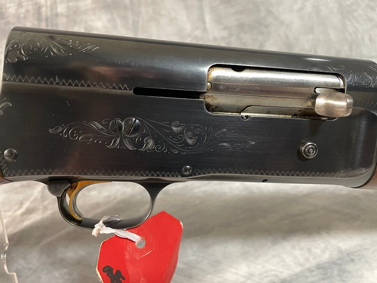 #3761-•-browning-light-12-12-gauge-semi-auto-shotgun,-sn:-41213-(arcadia,-wi)-image-7