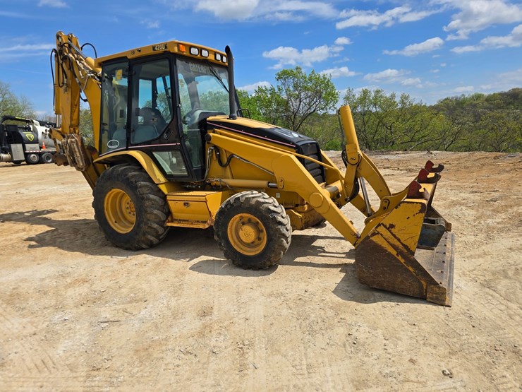 2005-caterpillar-420d-image-21