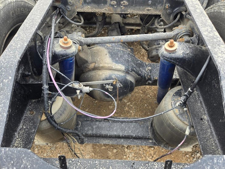 2000-peterbilt-379-image-84