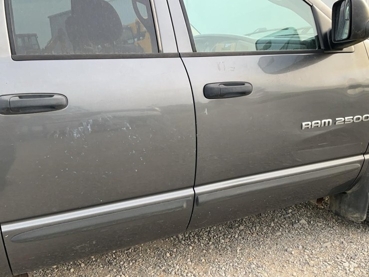 2004-dodge-2500-image-43