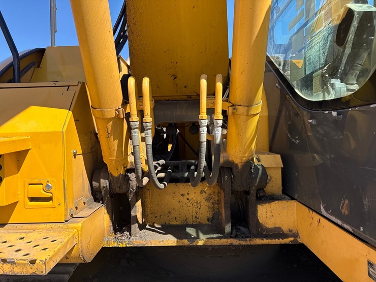 2009-deere-225-lc-image-25