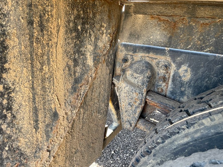 1995-peterbilt-330-image-31