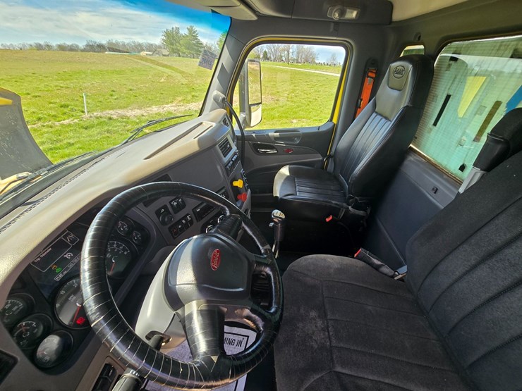 2017-peterbilt-579-image-45