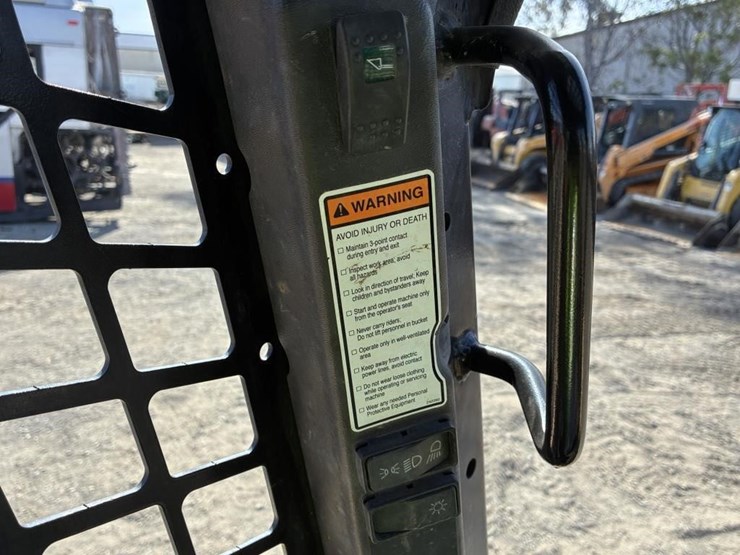 2019-gehl-r190-image-10