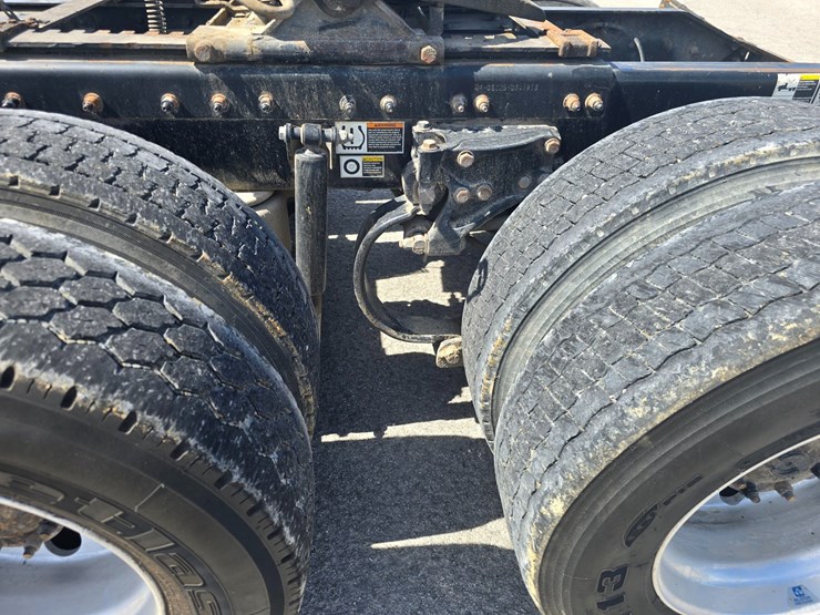 2017-peterbilt-579-image-61