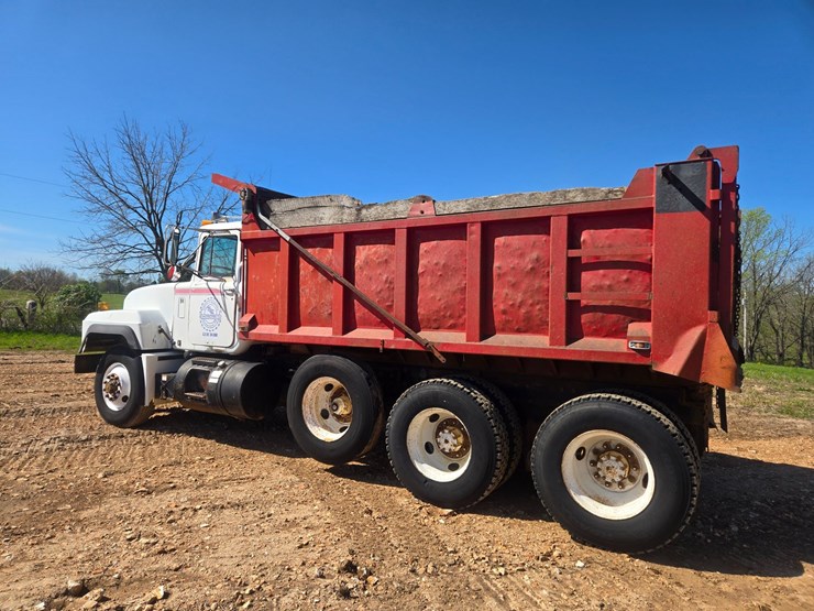 1994-mack-rd690s-image-10