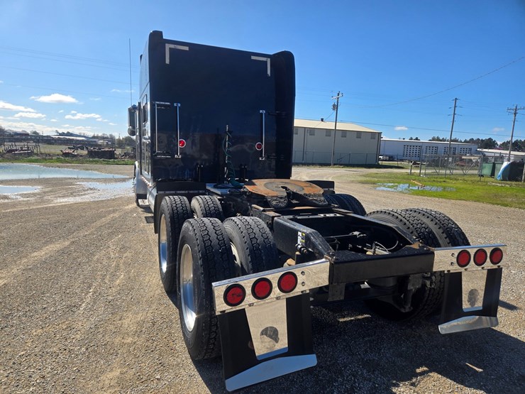 2005-peterbilt-379-image-15