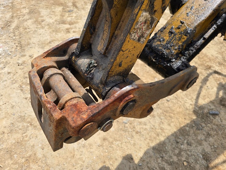 2005-caterpillar-420d-image-58