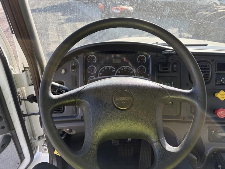 2012-freightliner-m2-s/a-mechanics-truck-image-10