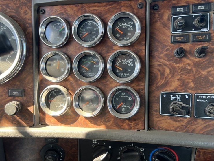 2002-kenworth-w900-image-31