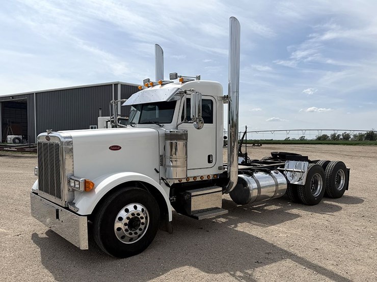 2005-peterbilt-379-image-1
