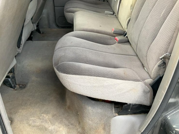 2004-dodge-2500-image-23