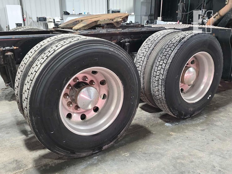 2009-kenworth-t660-image-27