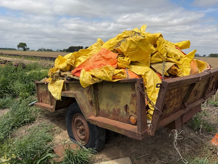 #45264-•-9'-utility-trailer-w/levee-spills-image-4