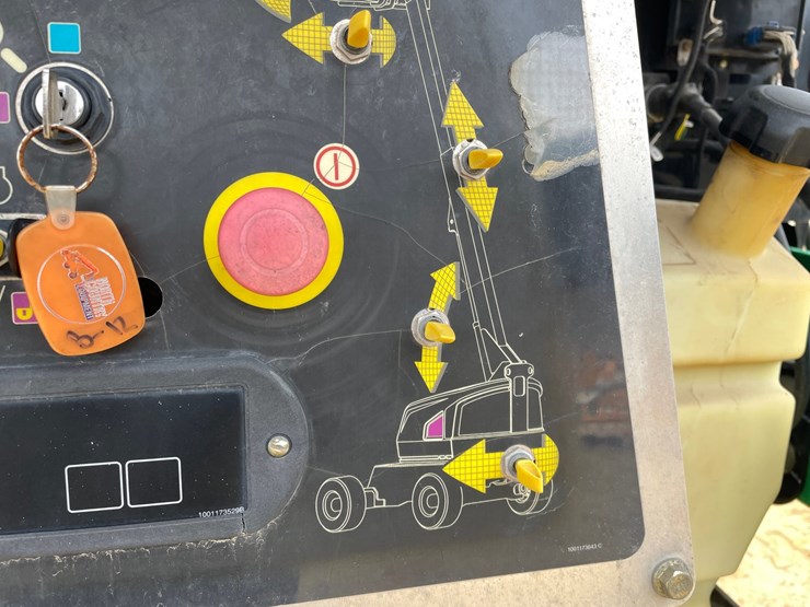 2016-jlg-400s-image-64