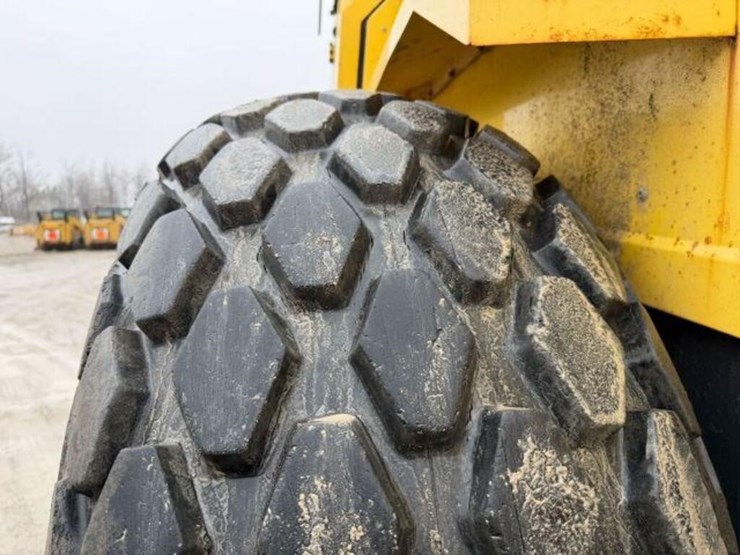 2011-bomag-bw211d-40-image-34