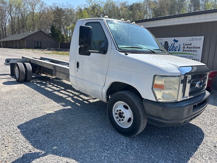 2011-ford-e450-image-3