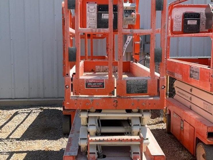 #410-•-snorkel-19'-scissor-lift-image-3