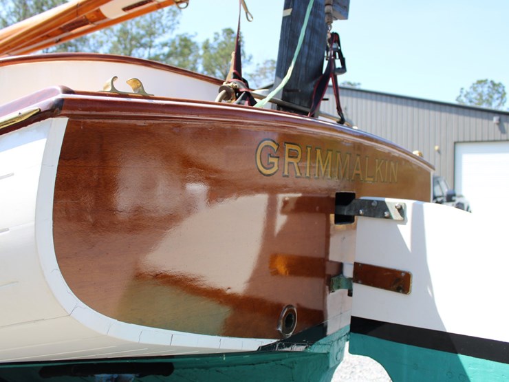 #9545-•-grimmalkin-–-18'-fenwick-williams-classic-wooden-catboat-w/-trailer-image-41