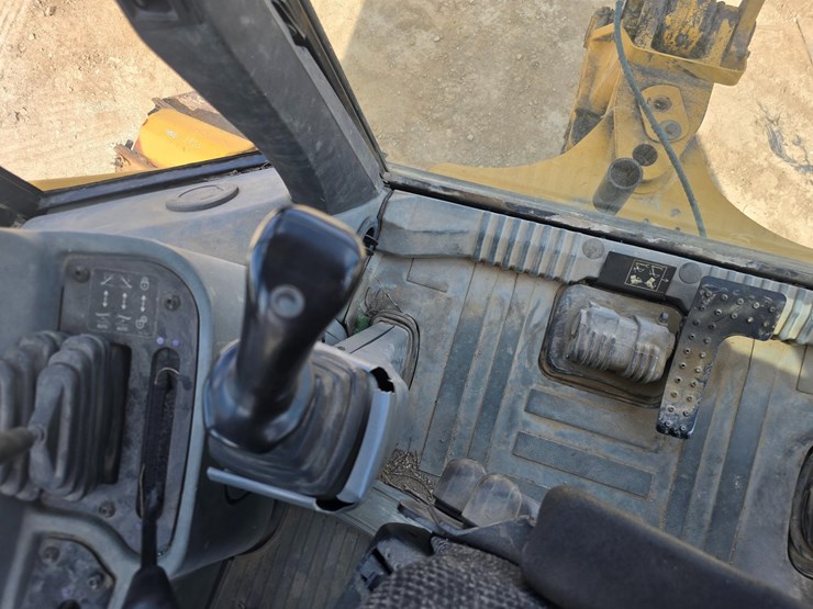 2005-caterpillar-420d-image-87