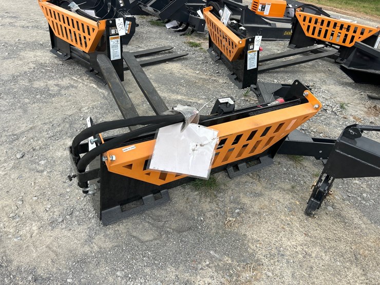 #87-•-hydraulic-skid-steer-pallet-forks-image-2