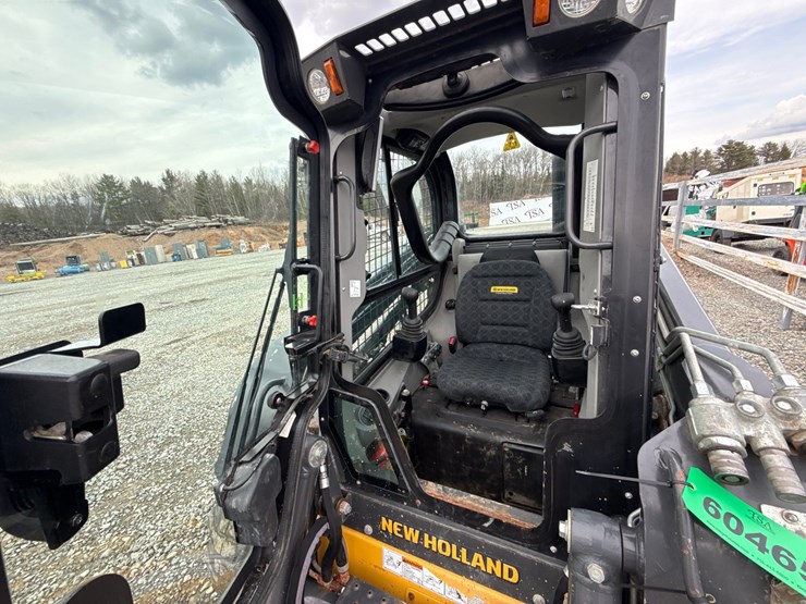 new-holland-l320-image-26