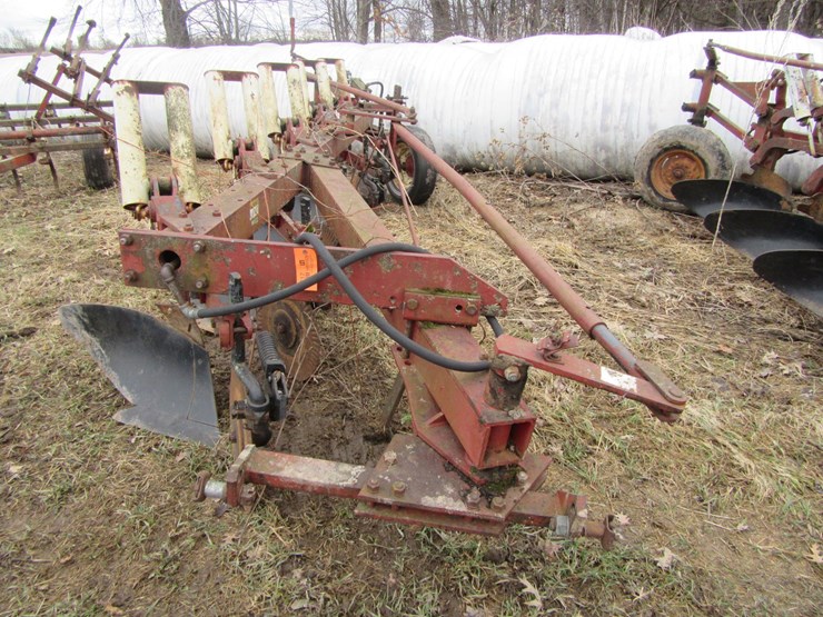 international-710-image-2