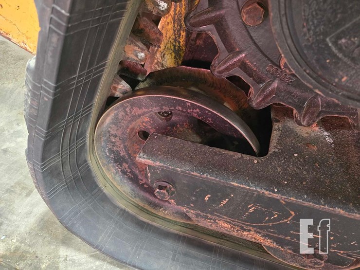 2014-deere-323e-image-29