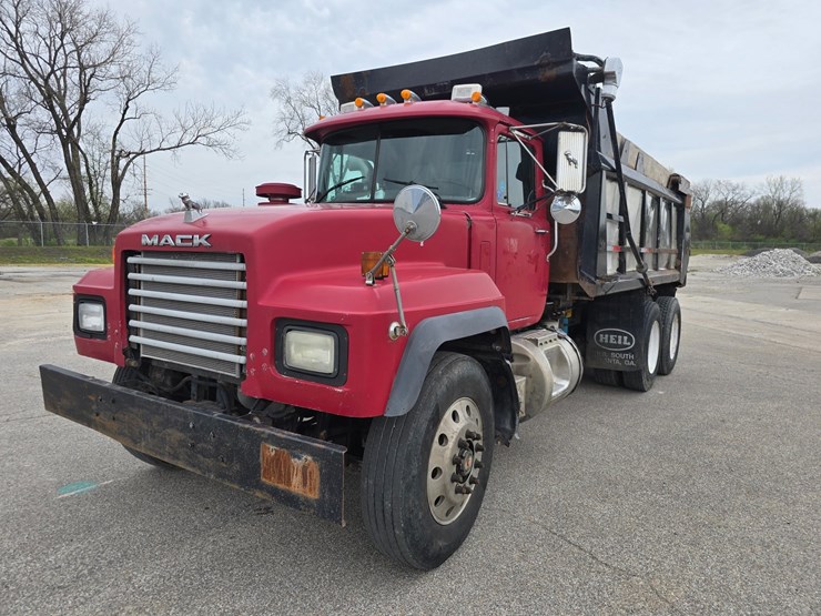 2003-mack-rd688s-image-1