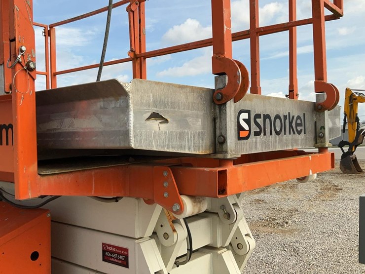 #400-•-2017-snorkel-4wd-rough-terrain-27'-scissor-lift-image-29