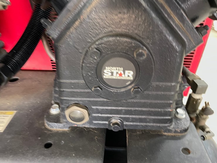 #7556-•-north-star-30-gallon-air-compressor-image-18