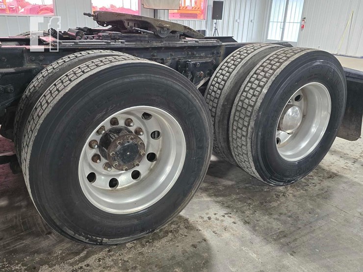 2009-kenworth-t660-image-25