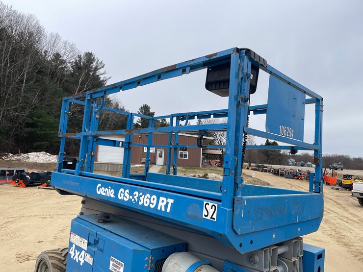 #7514-•-(s-2)-2012-genie-3369-rough-terrain-scissor-lift-image-18