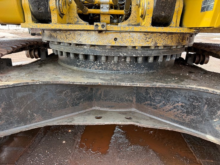 caterpillar-330d-image-110