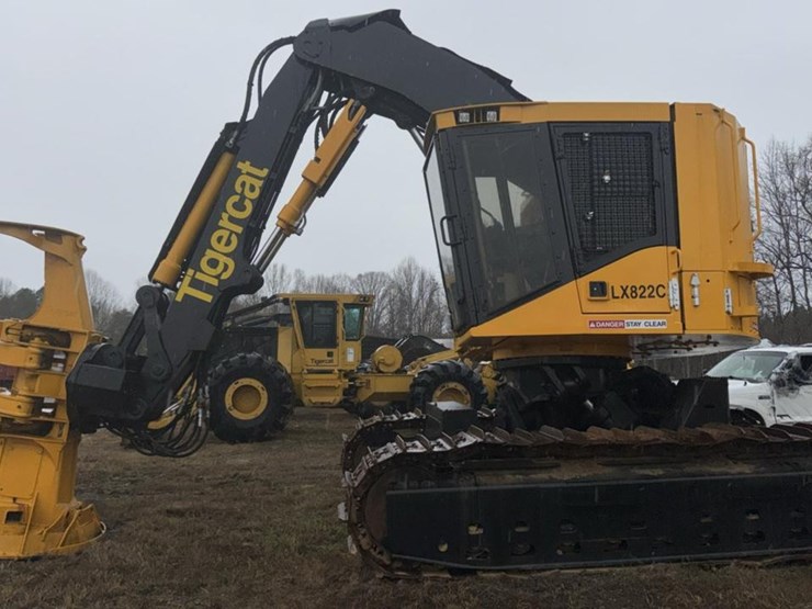 2010-tigercat-lx822c-image-2