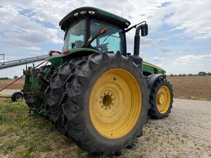 2012-john-deere-8235r-image-3
