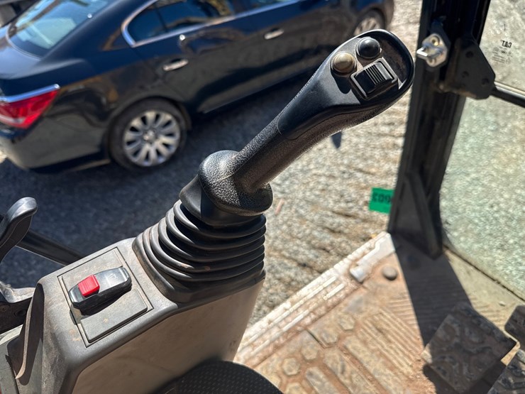 caterpillar-325-image-63