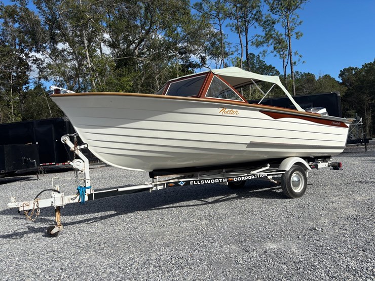 #9548-•-the-“nectar”-–-17’-vintage-wooden-boat,-true-collector’s-piece-image-17